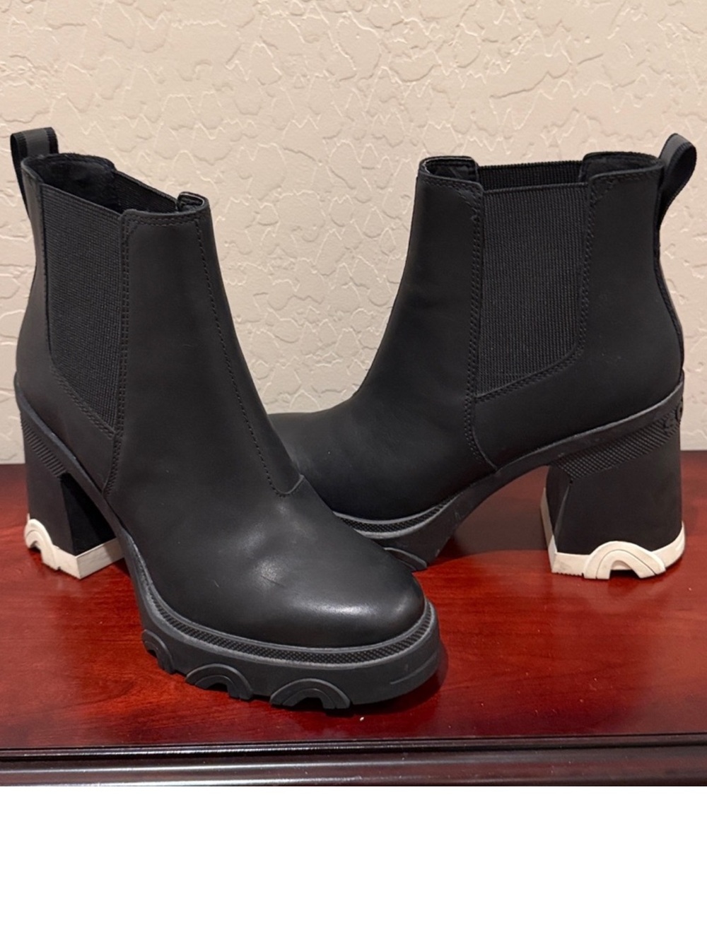 Sorel Brex Heel Chelsea Bootie Waterproof Black and White. Women’s SZ 7